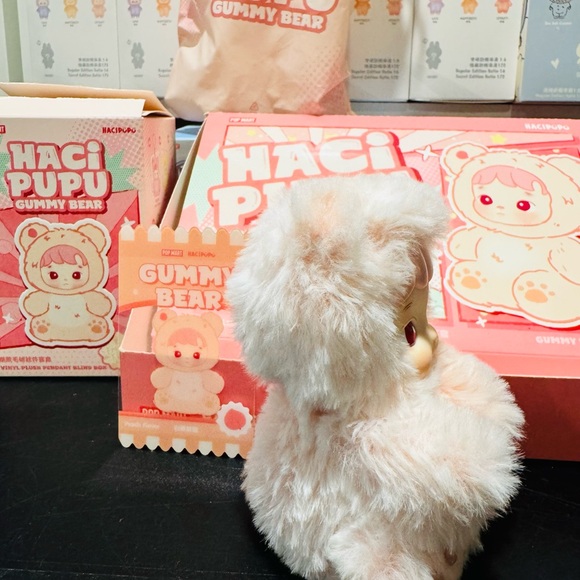 Authentic Hacipupu Gummy Bear Pendant "Peach Flavor" Unsealed Pop Mart - Picture 2 of 8